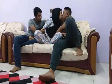 Bokep Jilbab Tante Cantik Selingkuh Brondong 2026